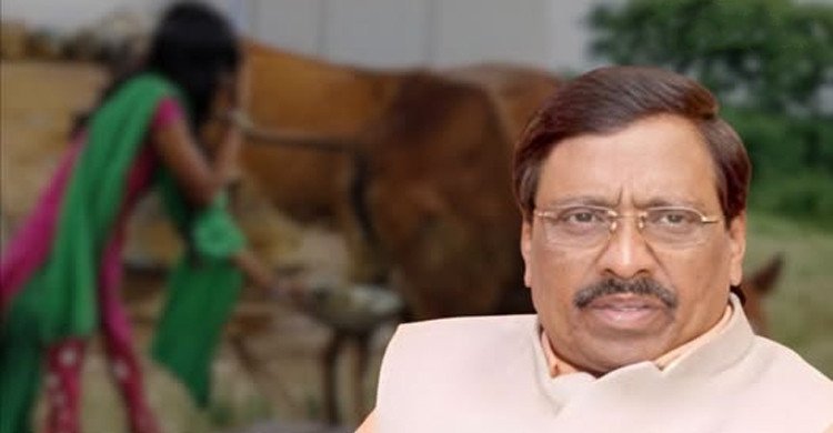 জোর করে পুত্রবধূকে গোমূত্র পান করানোয় সাবেক এমপির বিরুদ্ধে মামলা